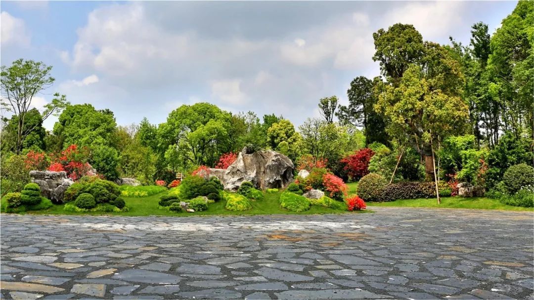 人文園林亮相首屆全國園林綠化養(yǎng)護(hù)管理產(chǎn)業(yè)峰會，共繪行業(yè)發(fā)展新藍(lán)圖